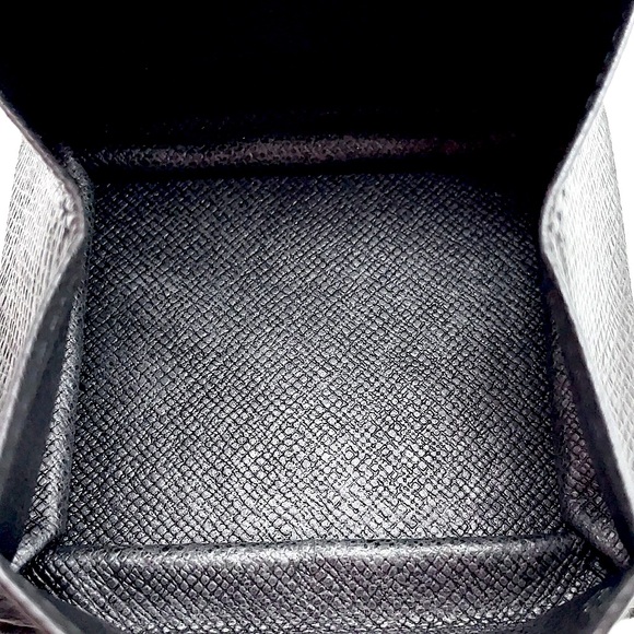 AUTH LOUIS VUITTON Black Taiga Porte Monnaie Boite  COMES WITH: Dust Bag, Box - Picture 4 of 16